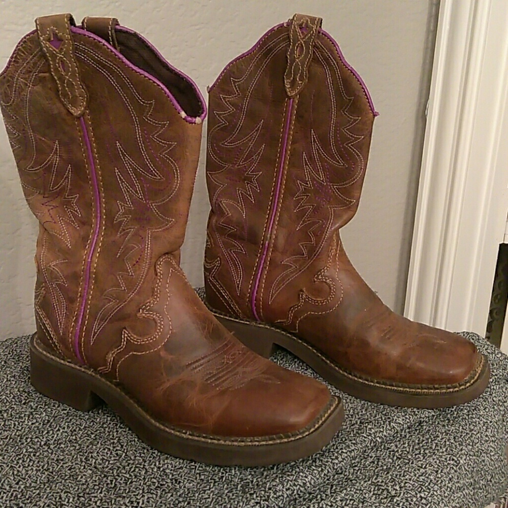 Boots - Picture 3 of 3